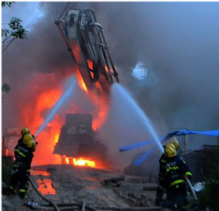 電纜著(zhù)火，礦工遇難！